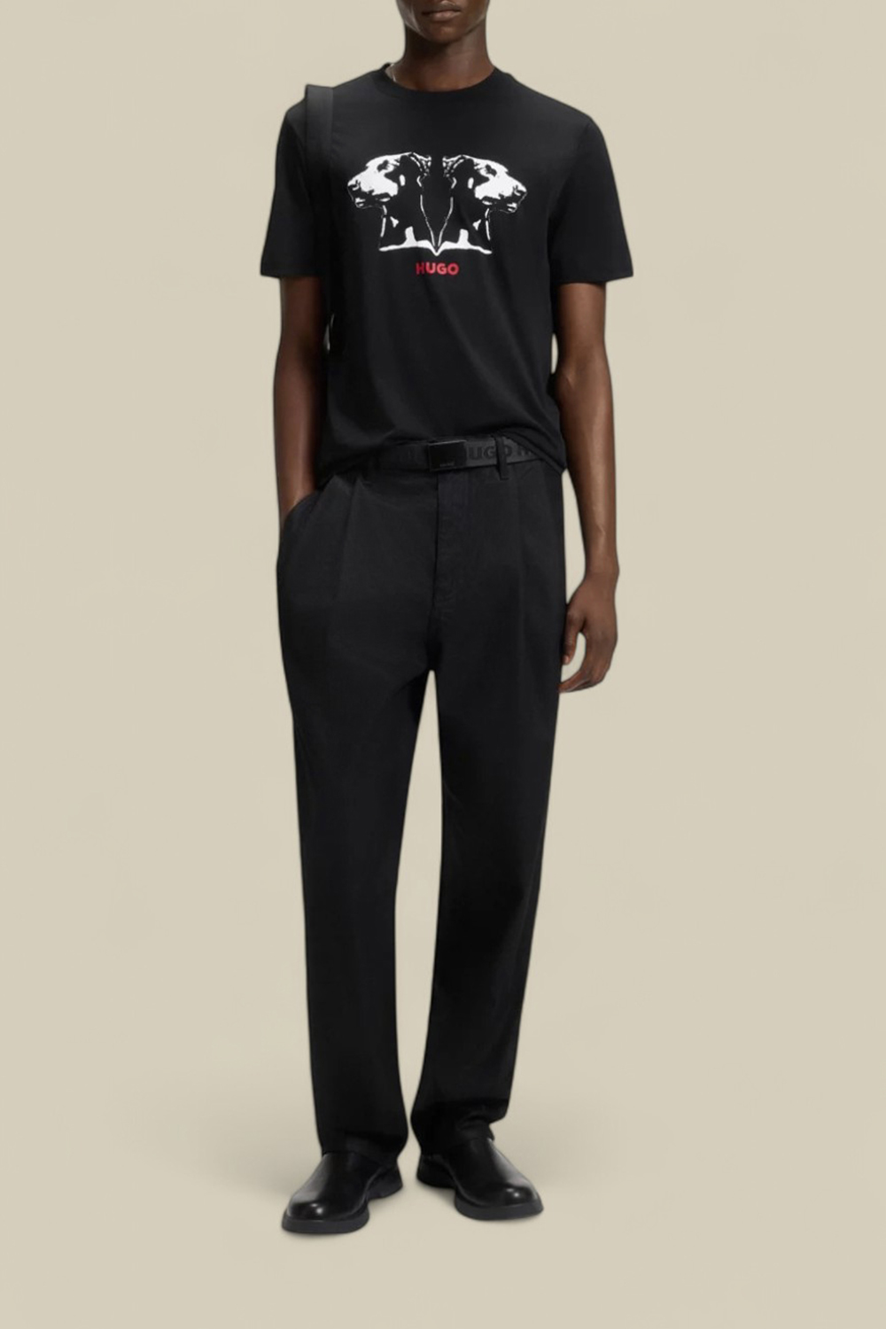 תמונת כל הלוק של חולצת טי